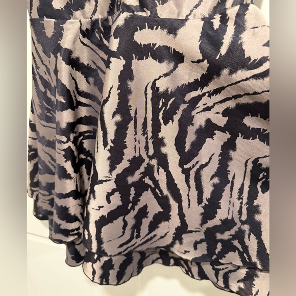 Bebe EUC Size XS Black & Gray Zebra Print Sleeveless Zippered Mini Dress (0601) - Picture 11 of 14